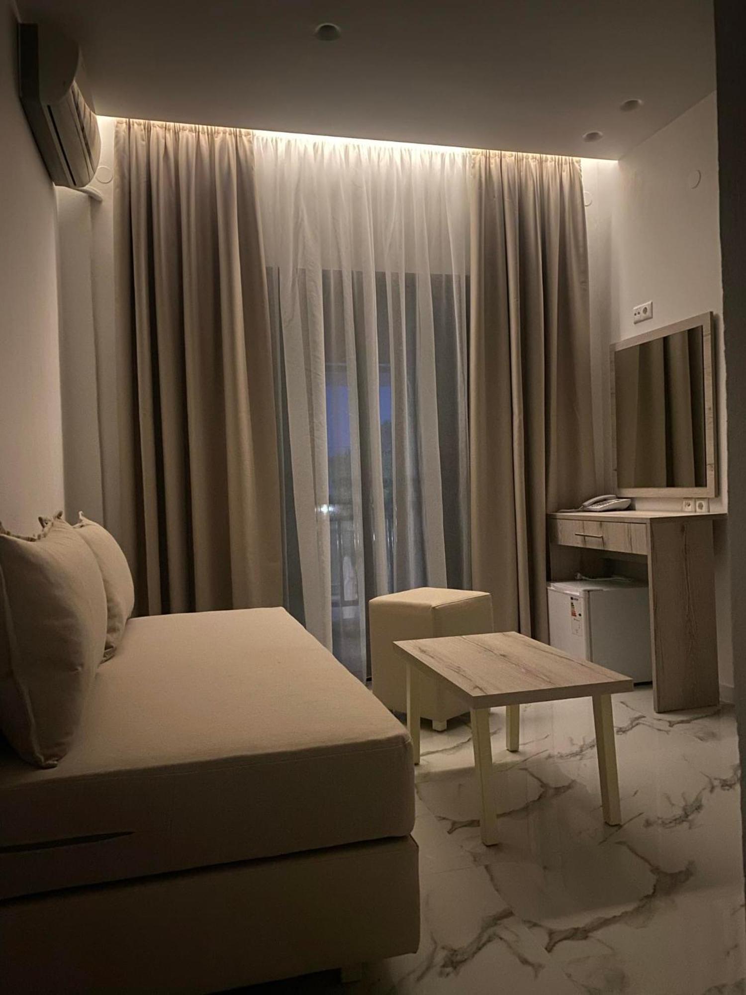 Hotel Lefkes Paralía Skotínis Pokoj fotografie